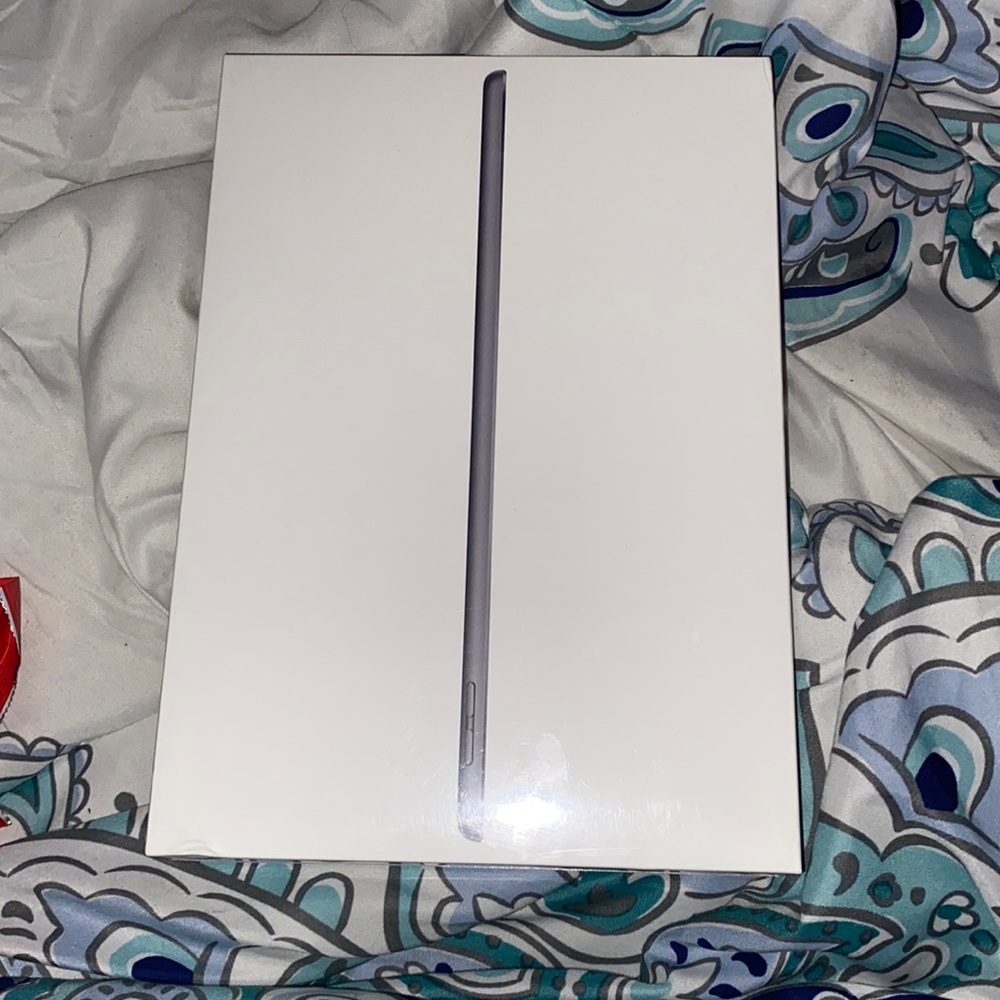 APPLE IPAD SPACE GREY ( NEVER OPENED)